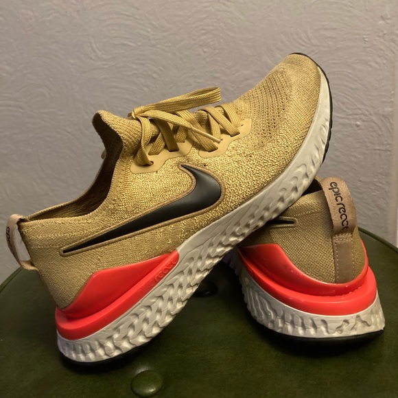 New Epic React Flyknit 2 Running Shoe - Picture 3 of 7